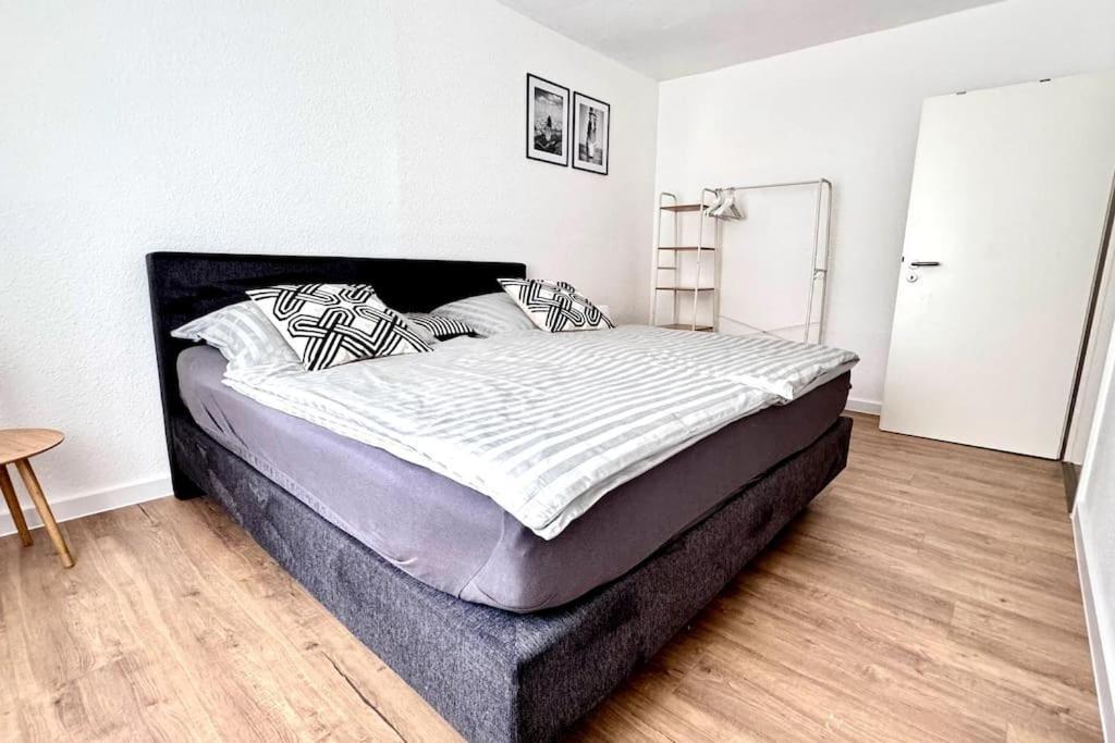Moderne In Stadionnaehe Mit Parkplatz
